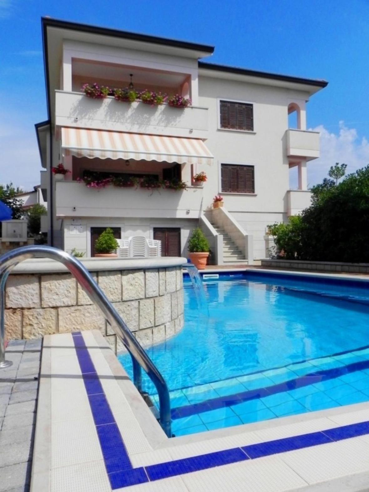 Apartments Villa Mirjam بوريتش المظهر الخارجي الصورة